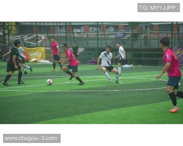 足球巨星激烈混战精彩瞬间盘点 超乎想象的对决与技艺展示 足球巨星激烈混战精彩瞬间盘点 超乎想象的对决与技艺展示